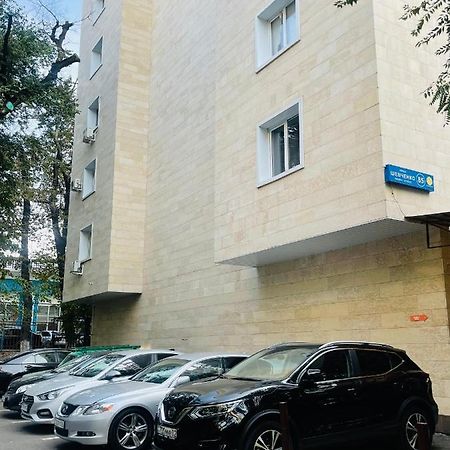 Уютная Квартира В Самом Сердце Алматы Almaty Bagian luar foto