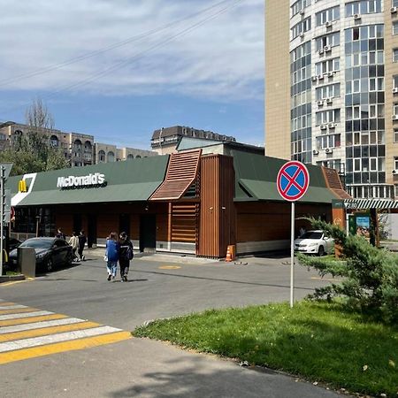 Уютная Квартира В Самом Сердце Алматы Almaty Bagian luar foto