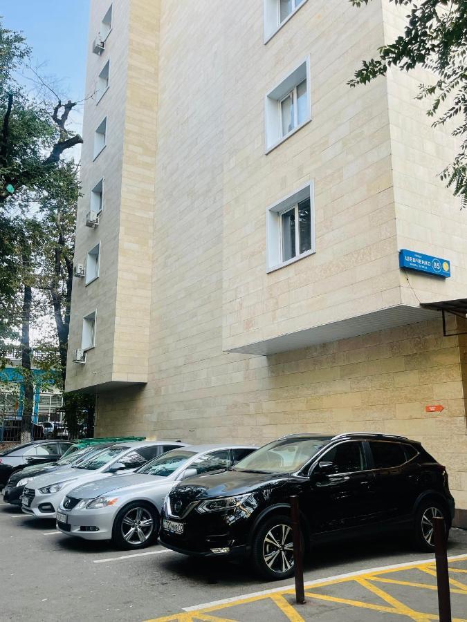 Уютная Квартира В Самом Сердце Алматы Almaty Bagian luar foto