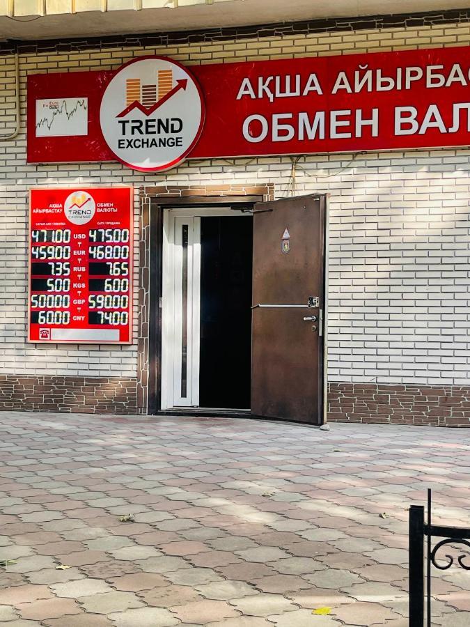 Уютная Квартира В Самом Сердце Алматы Almaty Bagian luar foto